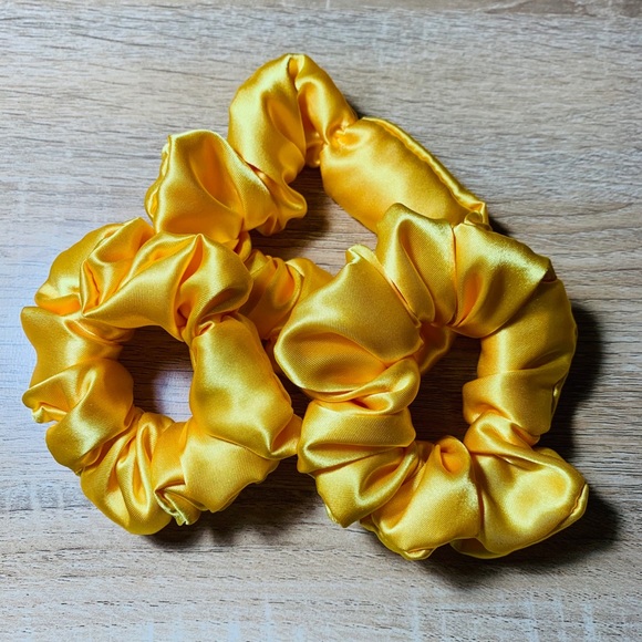 Scrunchie - Picture 7 of 11